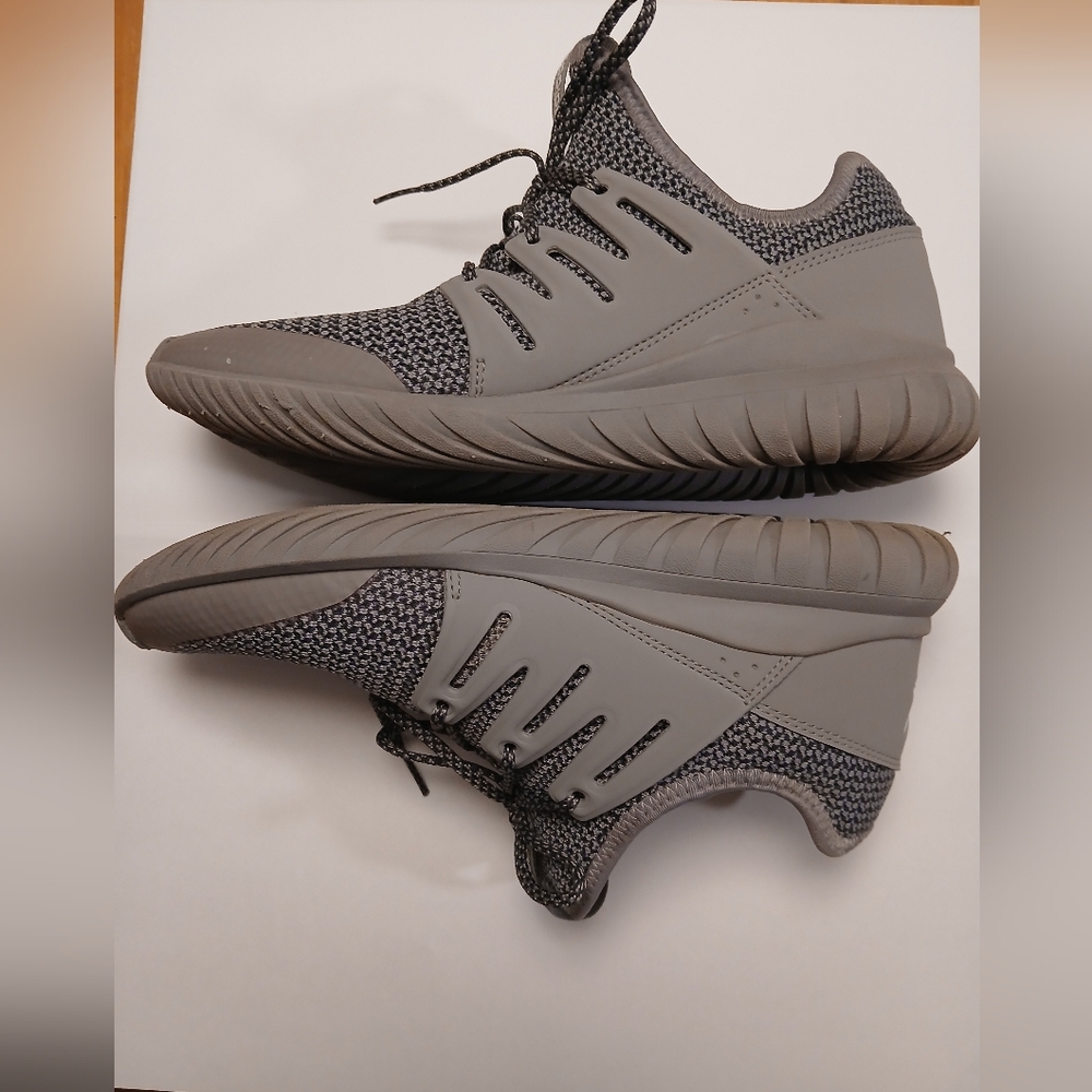 Adidas Men'sTubular Shadow Knit Gray Sneakers Size 6.5 - Picture 2 of 6